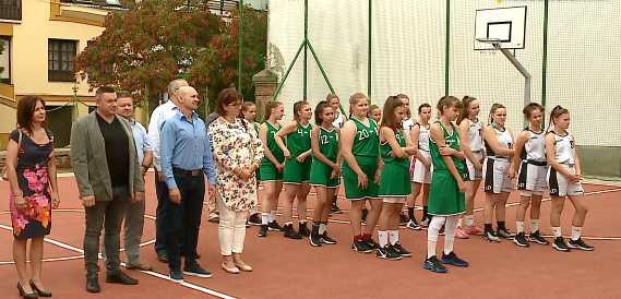 Sportudvar átadó a Verseghy Gimnáziumban Sportudvar átadó a Verseghy Gimnáziumban